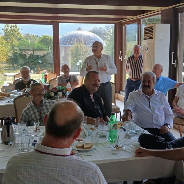 50 yıl önce okul sırasında başlayan dostluklarını tazelediler