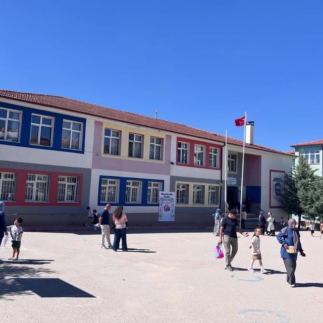 Sivrihisar'da miniklerin okul heyecanı başladı