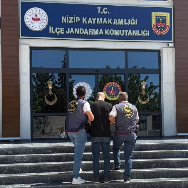 Kesinleşmiş 10'ar yıl cezayla aranan 2 şahıs yakalandı