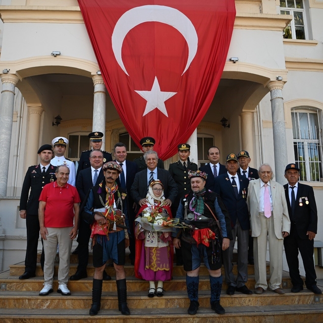 Kuşadası'nın kurtuluşunun 104'üncü yıl dönümü törenle kutlandı