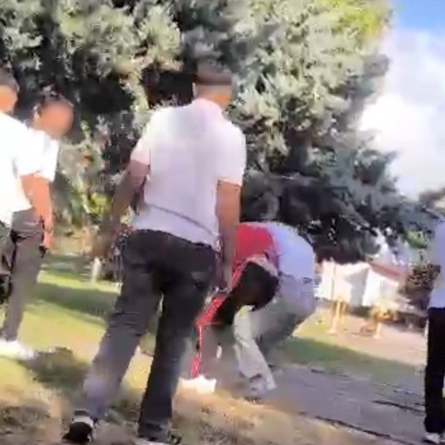 Malatya'da akran şiddeti ve dehşet dakikaları kamerada
17 yaşındaki çocuk 4...