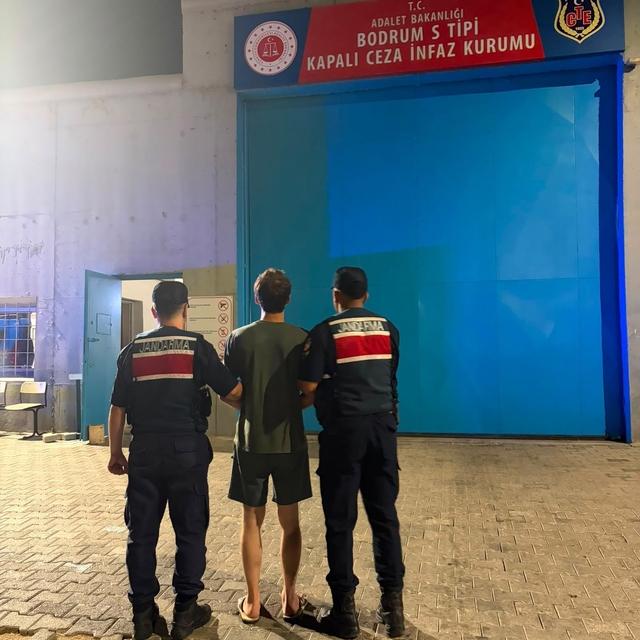 Bodrum'da 1'i eski avukat, 3 kişi tutuklandı