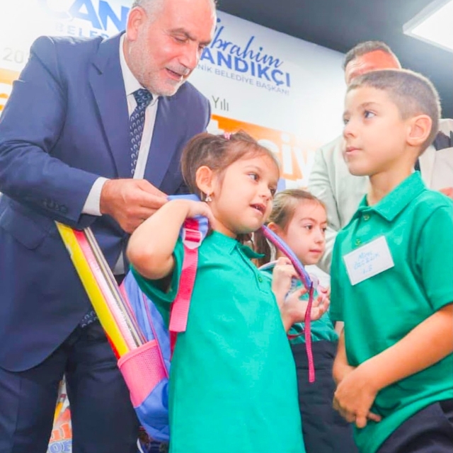 Başkan Sandıkçı: "Birinci sınıfa başlayan tüm öğrencilere çanta ve kırtasiy...