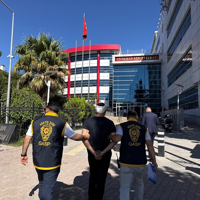 Sevgilisini darbederken araya giren kişiyi bıçaklayan şüpheli tutuklandı (2...