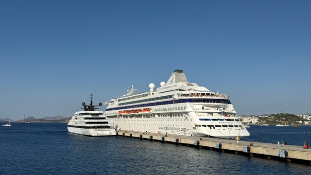 Bodrum'u iki yolcu gemisi ziyaret etti