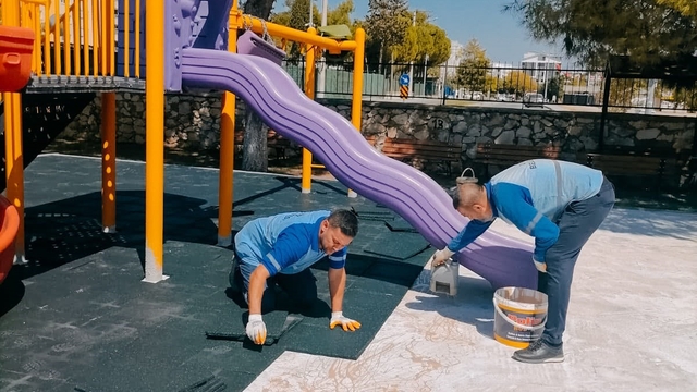 Didim Belediyesi parklardaki bakım ve onarım çalışmalarını sürdürüyor