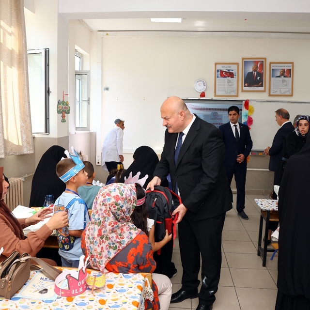 Adıyaman'da 5 bin öğrenciye kırtasiye desteği