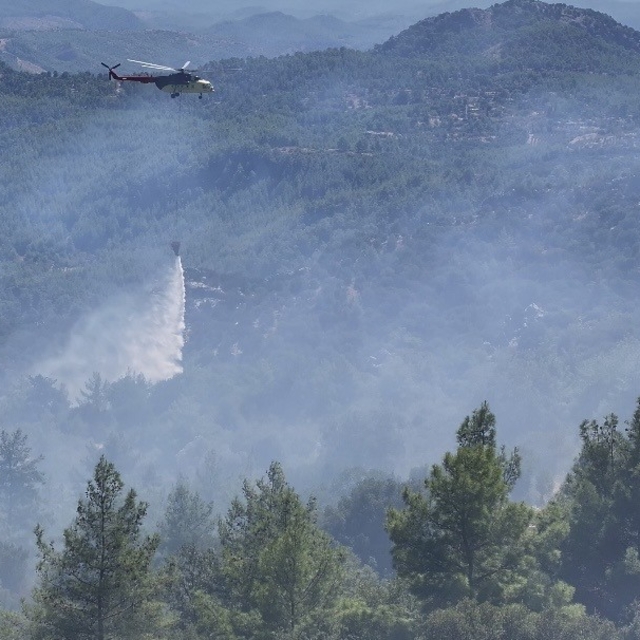 Burdur'da orman yangınına havadan ve karadan müdahale sürüyor