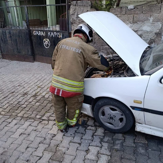 İskenderun'da otomobilde yangın çıktı