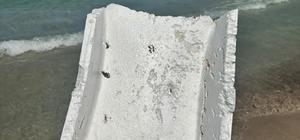 Çeşme'de denizi köpük kutular bastı