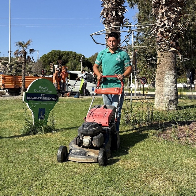 Kuşadası'nın ana arterlerinde hummalı çalışma