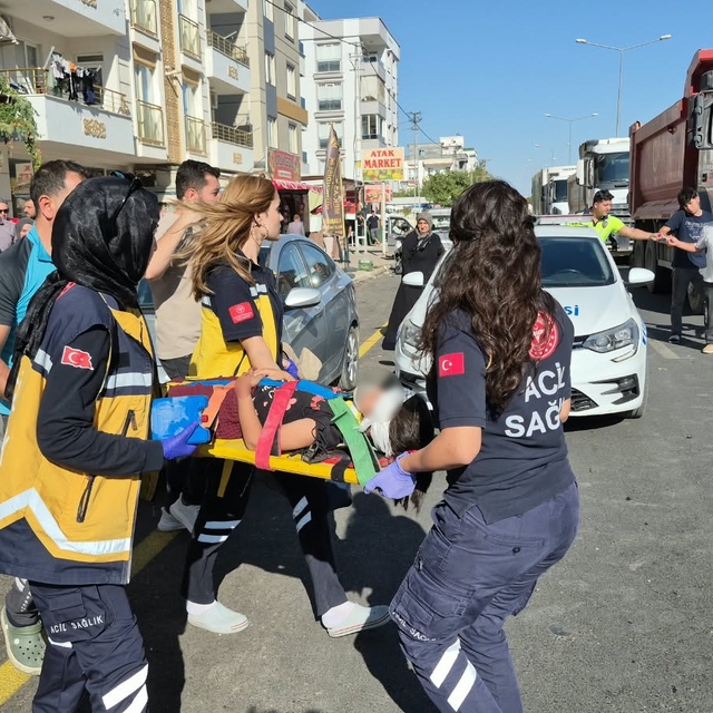 İki motosiklet çarpıştı: 3 yaralı