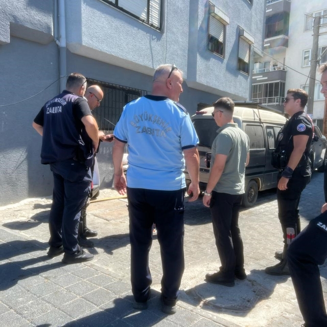 Bursa'da seyyar satıcı denetiminde arbede: Zabıta memuru yaralandı
Bursa'da...