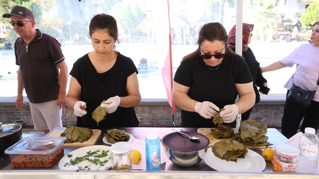 Gastronomi Çarşısı'nda 'En Güzel Sarma' yarışması