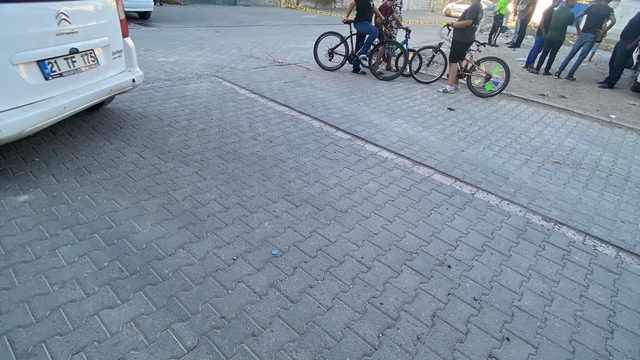 Diyarbakır'da pikabın çarptığı 6 yaşındaki çocuk hayatını kaybetti