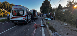 Akçakoca'da TIR ile patpat çarpıştı: 4 ölü, 9 yaralı