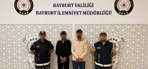 Bayburt'ta 2 düzensiz göçmen sahte yol izin belgesiyle yakalandı