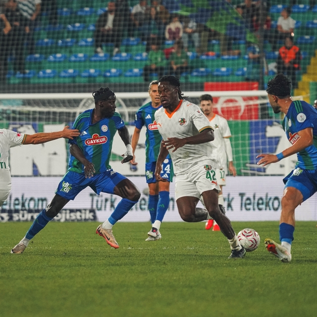 Trendyol Süper Lig: Çaykur Rizespor: 0 - Alanyaspor: 0 (İlk yarı)