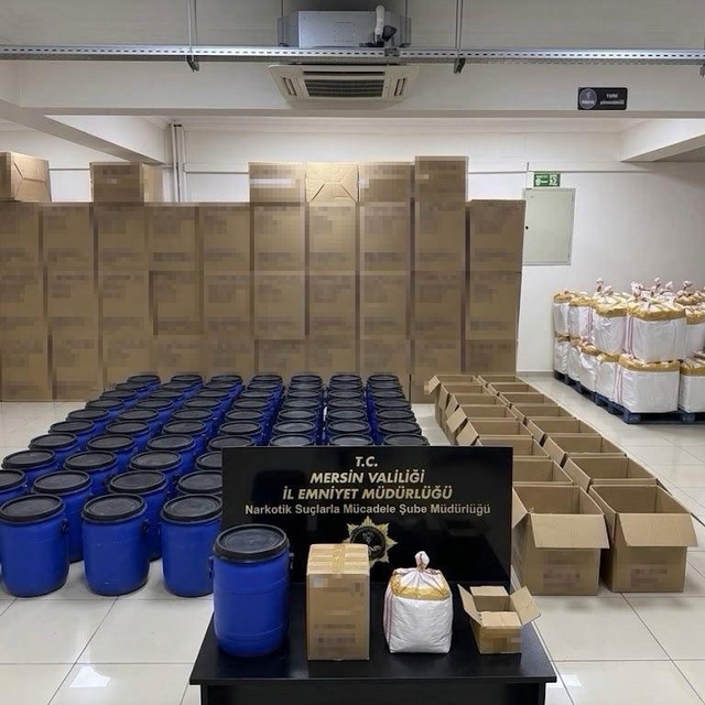Mersin'de uyuşturucu operasyonu: 6 milyon boş kapsül ve 1 ton 250 kilo ham...