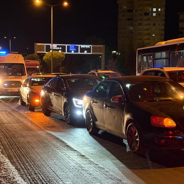 Kayseri'de 3 otomobil çarpıştı: 1 yaralı
