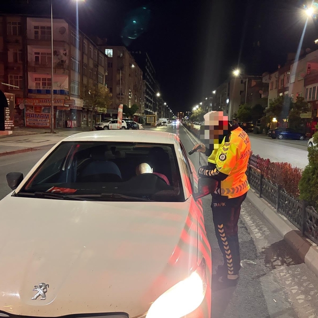 Kayseri'de otomobiliyle uyuyakalan sürücüye 25 bin TL idari para cezası yaz...