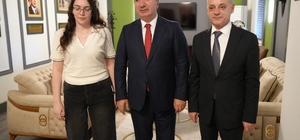 Silahlı saldırıda bacağını kaybetmişti: Şimdi başhekim oldu
Dr. Nida Nur Ne...