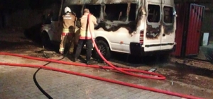 Hatay'da minibüs alevlere teslim oldu