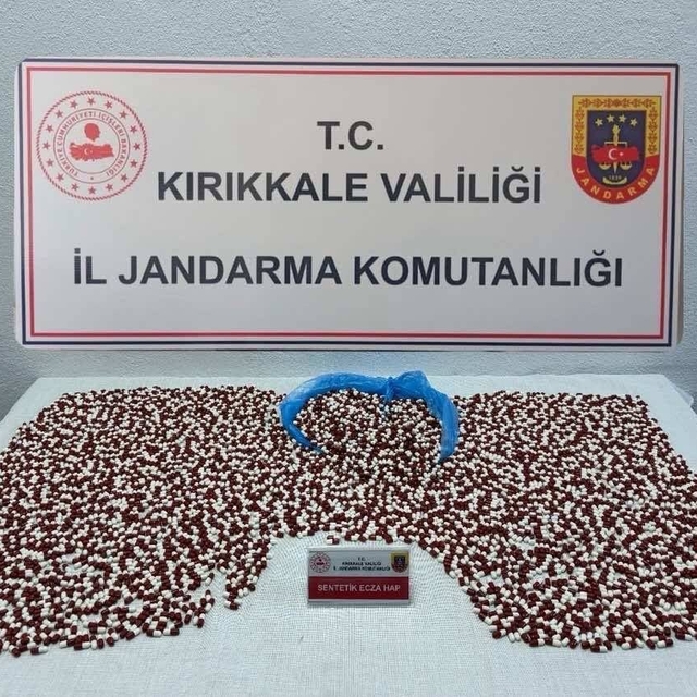 Jandarmadan uyuşturucu operasyonu: Binlerce hap ele geçirildi