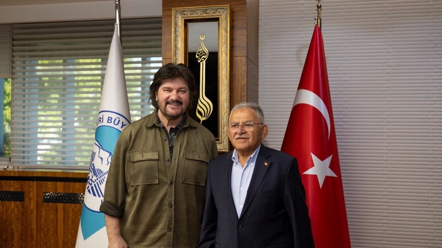 Başkan Büyükkılıç, Ahmet Şafak'ı ağırladı, konser coşkusuna ortak oldu