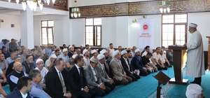 Eski cami korundu, yenisi ibadete açıldı