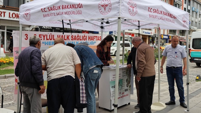 Bayburt'ta vatandaşlara ücretsiz sağlık taraması yapıldı