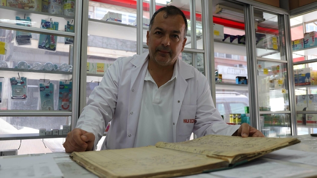 Rum eczacıdan kalan reçete defteri, İzmir'in kurtuluşunu belgeliyor