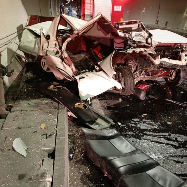 Bilecik'te traktöre çarpan otomobil hurdaya döndü: 1 yaralı