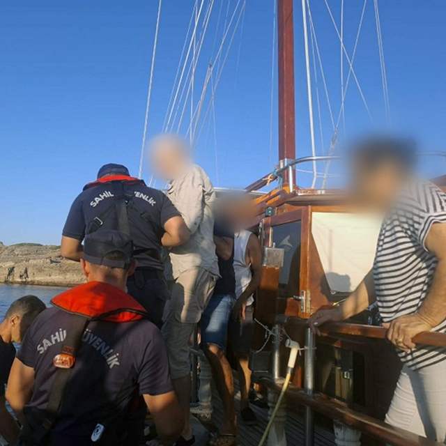 Bodrum ve Marmaris'te ticari yatlarda rahatsızlanan iki kişinin tıbbi tahli...