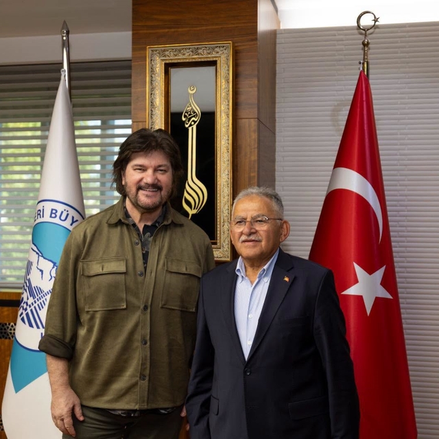 Başkan Büyükkılıç, Ahmet Şafak'ı ağırladı, konser coşkusuna ortak oldu
