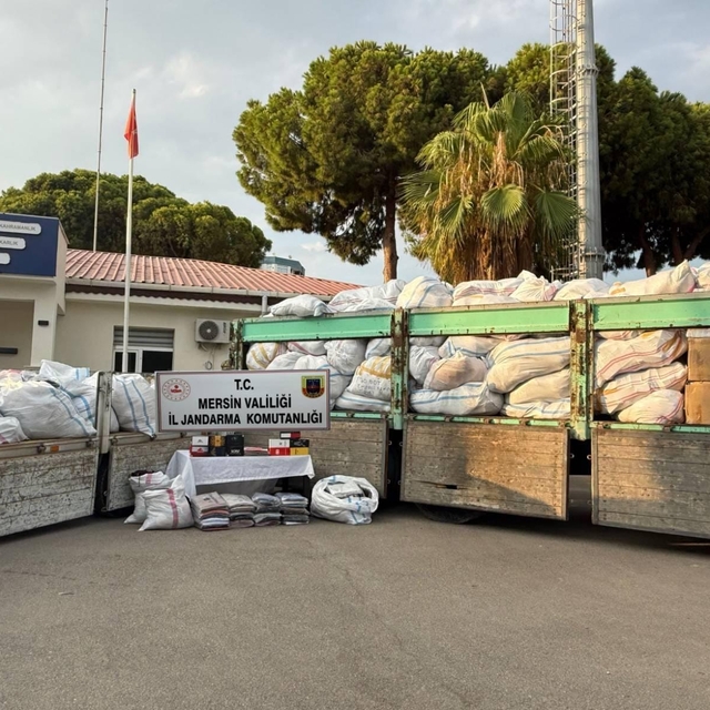 Mersin'de 50 milyon TL'lik kaçak giyim operasyonu