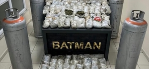 Batman'da sanayi tüplerine zulalanmış 87,5 kilo skunk ele geçirildi