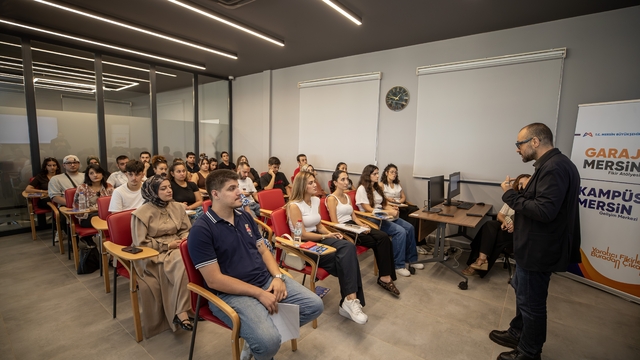 Mersin'de gençler iş dünyası ile buluştu