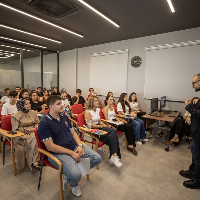 Mersin'de gençler iş dünyası ile buluştu