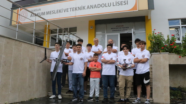 Samsun'da öğrenciler, liseler seviyesinde tek olan insansız hava aracı tasarladı