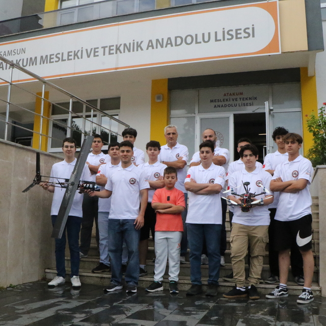 Samsun'da öğrenciler, liseler seviyesinde tek olan insansız hava aracı tasa...