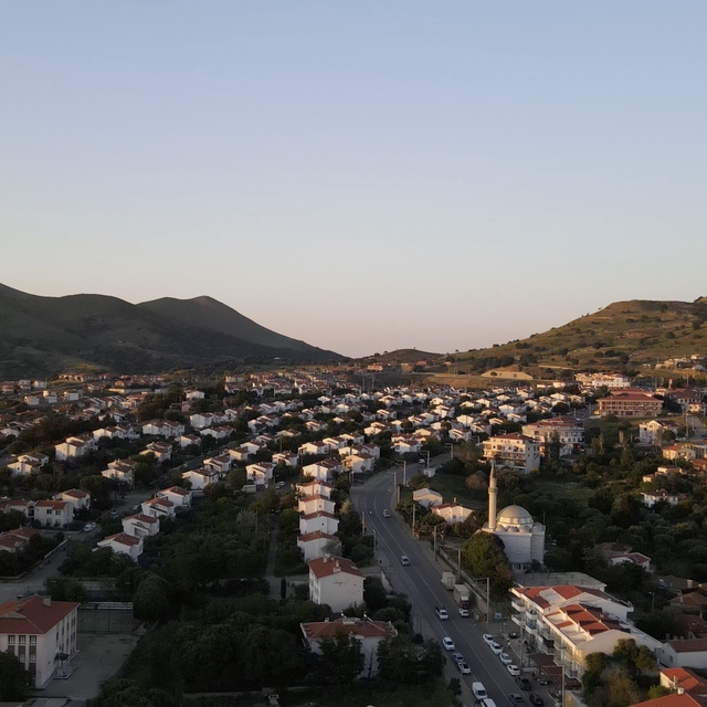 Gökçeada güzellikleriyle ziyaretçilerini büyülüyor
Çelik, "Gökçeada Adalar...