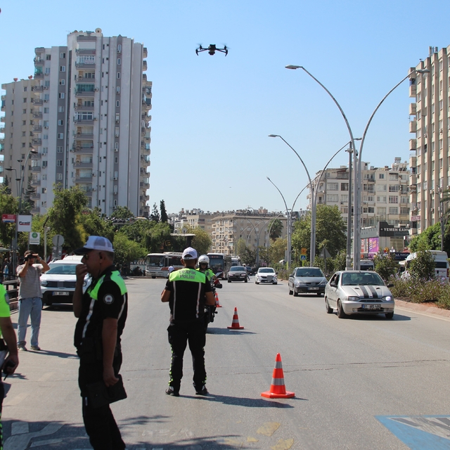 Kurallara uymadılar toplam 901 bin TL para cezası kesildi
Yayalara yol verm...