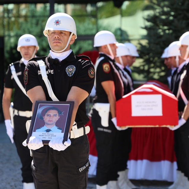 Elazığ'da trafik kazasında hayatını kaybeden polis, memleketine uğurlandı
