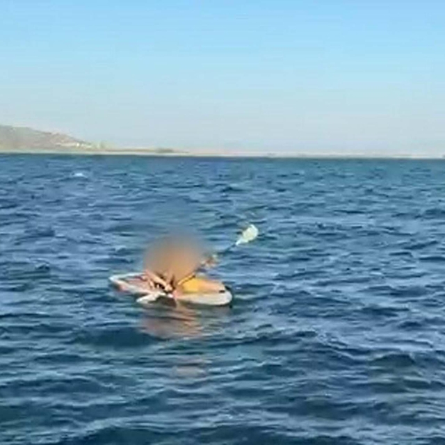 Kürek sörfü yaparken denizde sürüklenen 2 kişi kurtarıldı