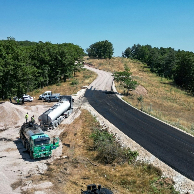 Büyükşehir, 3 ilçede 50 kilometrelik yolu yeniledi