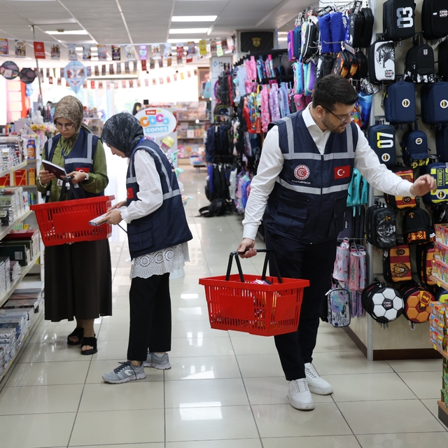 Adana'da yeni eğitim-öğretim sezonu öncesi kırtasiye denetimi