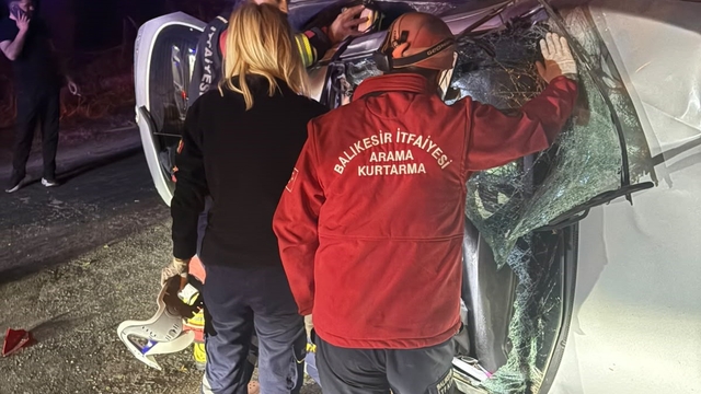 Balya'da otomobil şarampole uçtu: 2 yaralı
