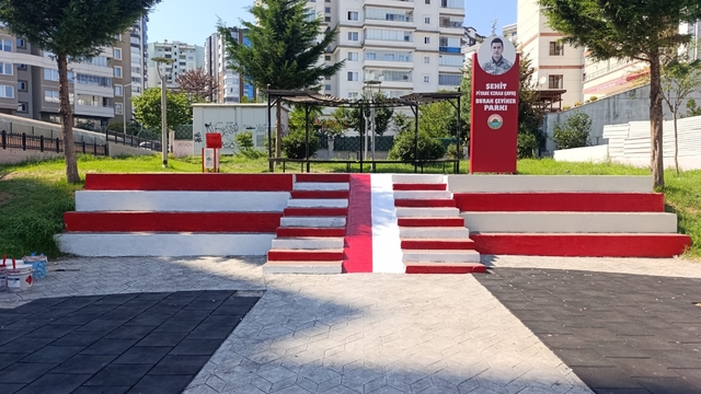 Parklara kırmızı-beyaz dokunuş