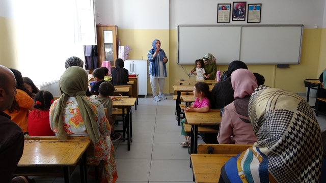 Van'da minik öğrenciler okul heyecanı yaşadı
